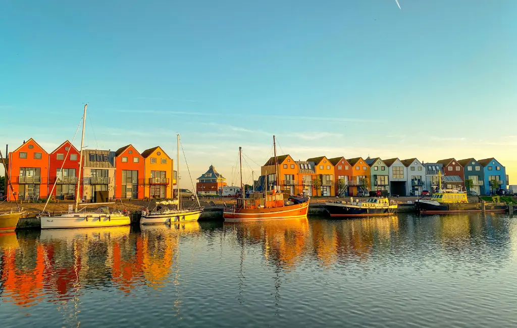 Bateau sur mer aux Pays-Bas