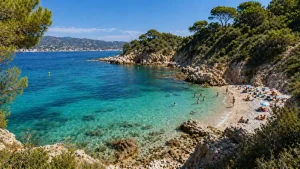 Lire la suite à propos de l’article Plage de la Calade : un havre de paix à Toulon entre baignade et nature préservée