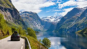 Lire la suite à propos de l’article Road trip en Norvège : découvrez les fjords et les trésors cachés en 10 jours d&rsquo;aventure