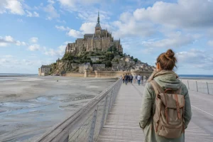Lire la suite à propos de l’article Combien de temps pour visiter le Mont Saint-Michel : guide pratique pour optimiser votre expérience