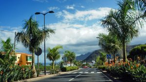 Lire la suite à propos de l’article Voyage aux Canaries : est-ce qu’un véhicule de location est indispensable ?