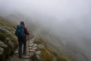 Lire la suite à propos de l’article Anticiper le brouillard en montagne : stratégies et conseils pour randonner en toute sécurité