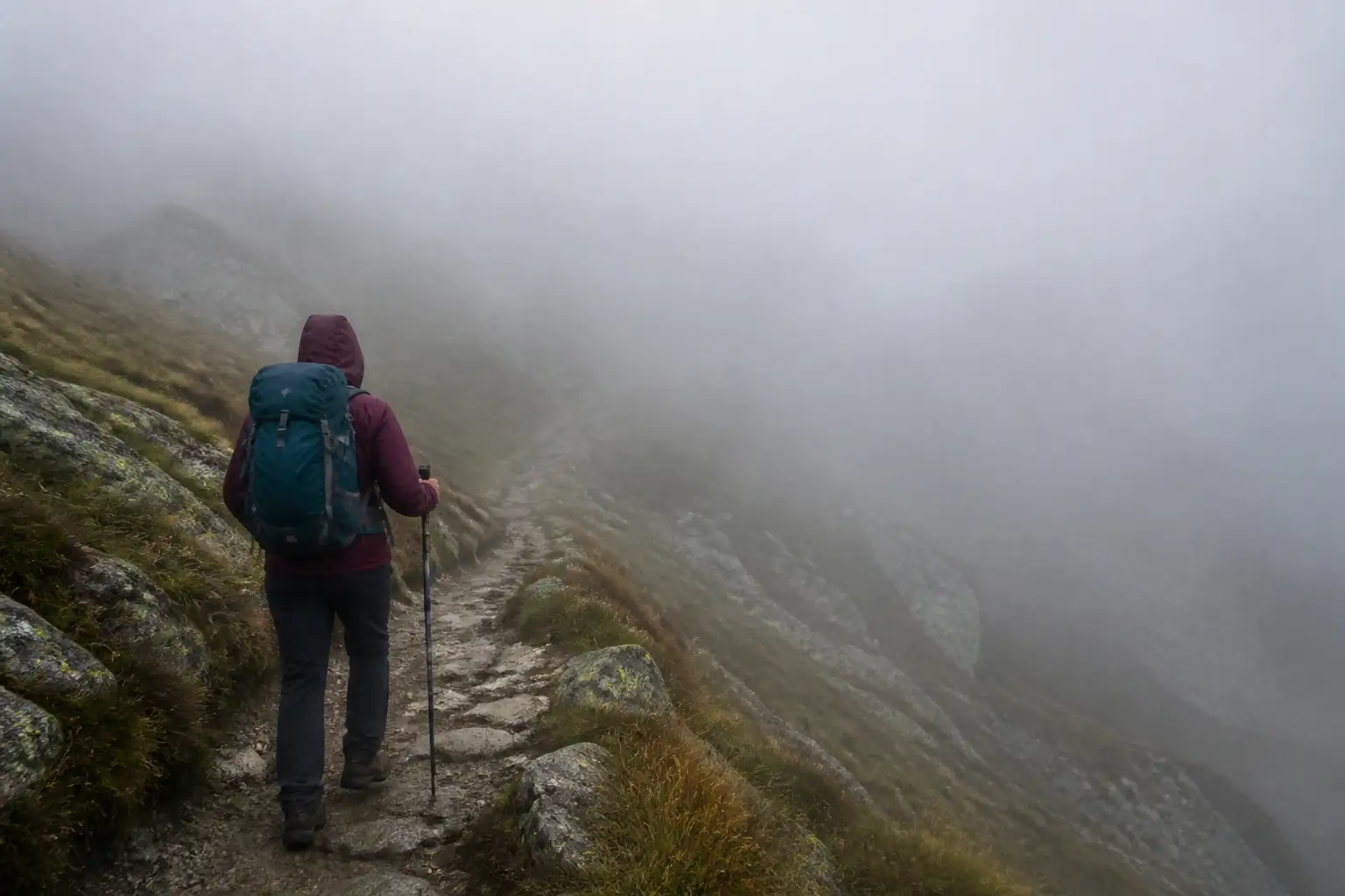 You are currently viewing Anticiper le brouillard en montagne : stratégies et conseils pour randonner en toute sécurité