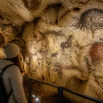 Visiter une grotte préhistorique