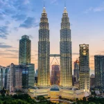 Tour Petronas hauteur exacte mètres étages skybridge